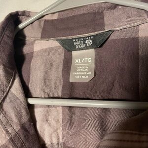 XL Mountain Hardwear Button Up Shirt new with tags